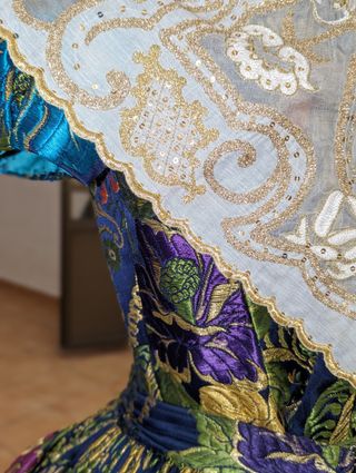 Falda y cuerpo fallera