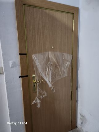 Instalacion de puertas de entrada blindada  