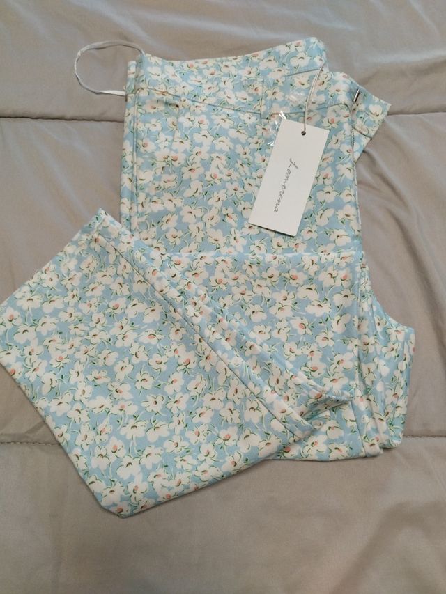 Pantalones, peto, flores