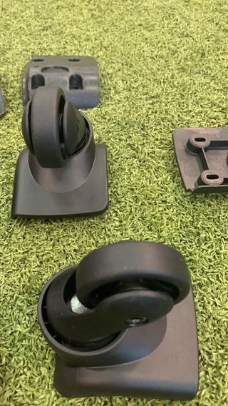Amazon basics, ruedas de equipaje. Nuevas.