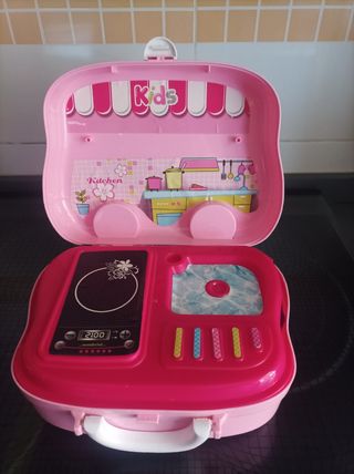 Cocinita y carrito con accesorios, peces con iman