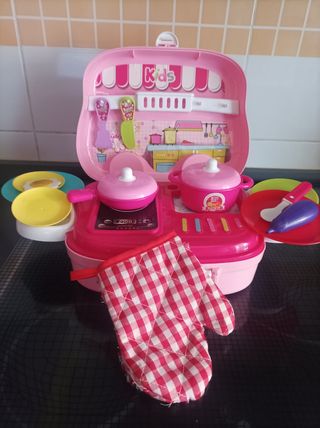 Cocinita y carrito con accesorios, peces con iman