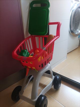 Cocinita y carrito con accesorios, peces con iman