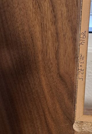 Se vende PUERTA PRIMERA CALIDAD NOGAL para vidrio.