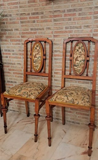 Pareja de sillas antiguas