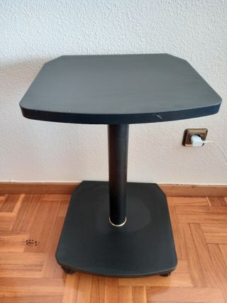 Mesa de televisión con ruedas 38×38