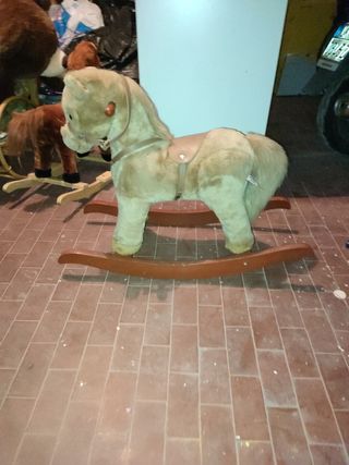 Cavalluccio a dondolo