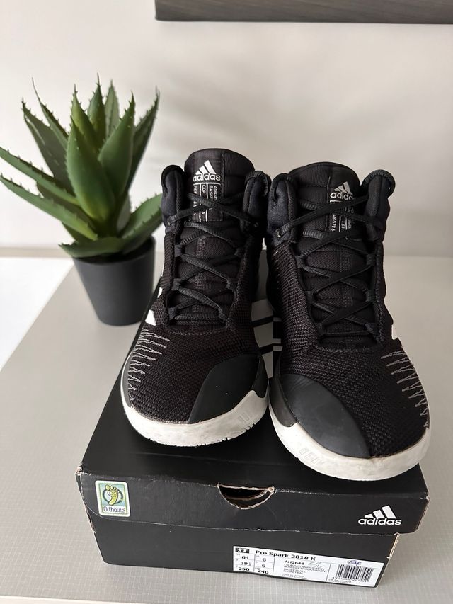 Sapatilhas de basquete pretas