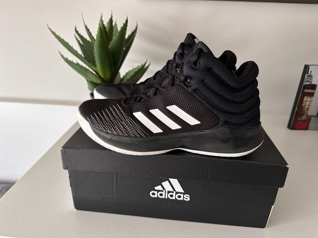 Sapatilhas de basquete pretas