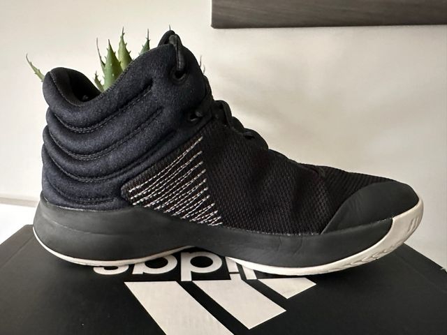 Sapatilhas de basquete pretas