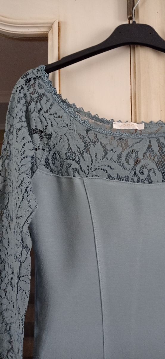 Bonito Vestido entallado con encaje 