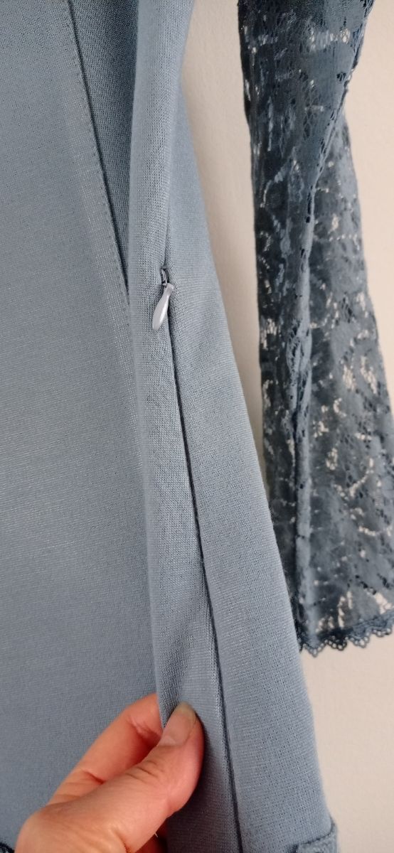 Bonito Vestido entallado con encaje 