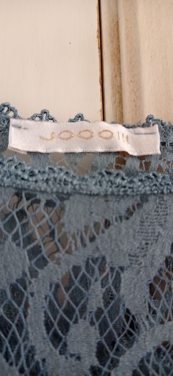 Bonito Vestido entallado con encaje 