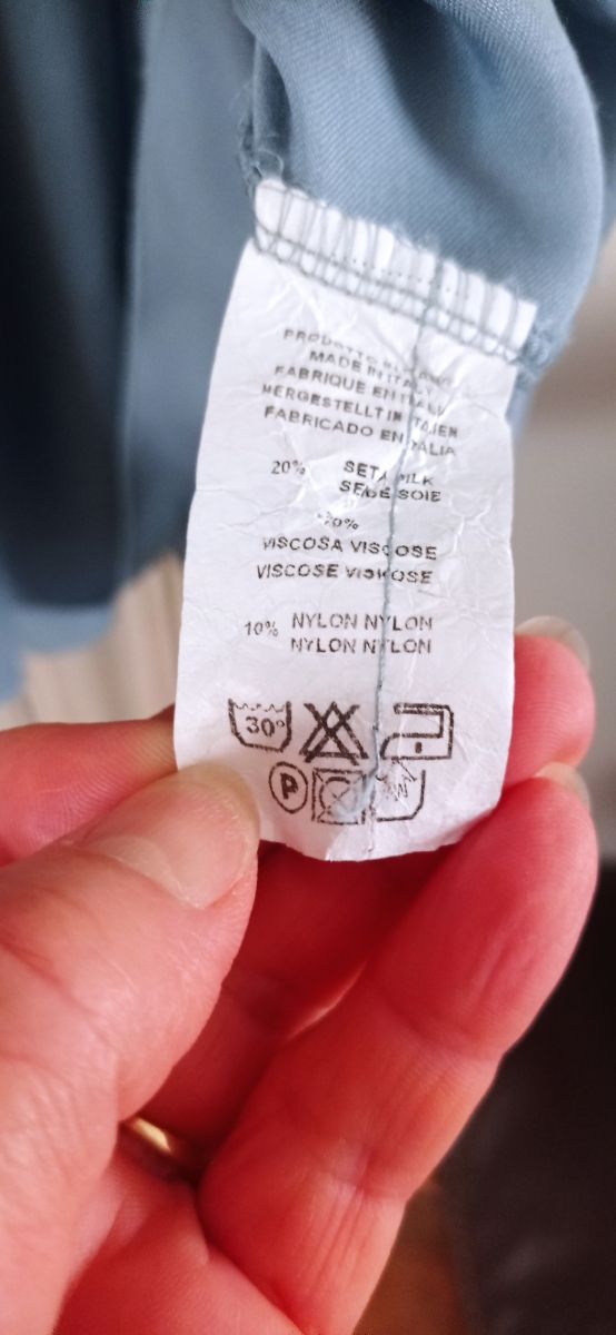 Bonito Vestido entallado con encaje 