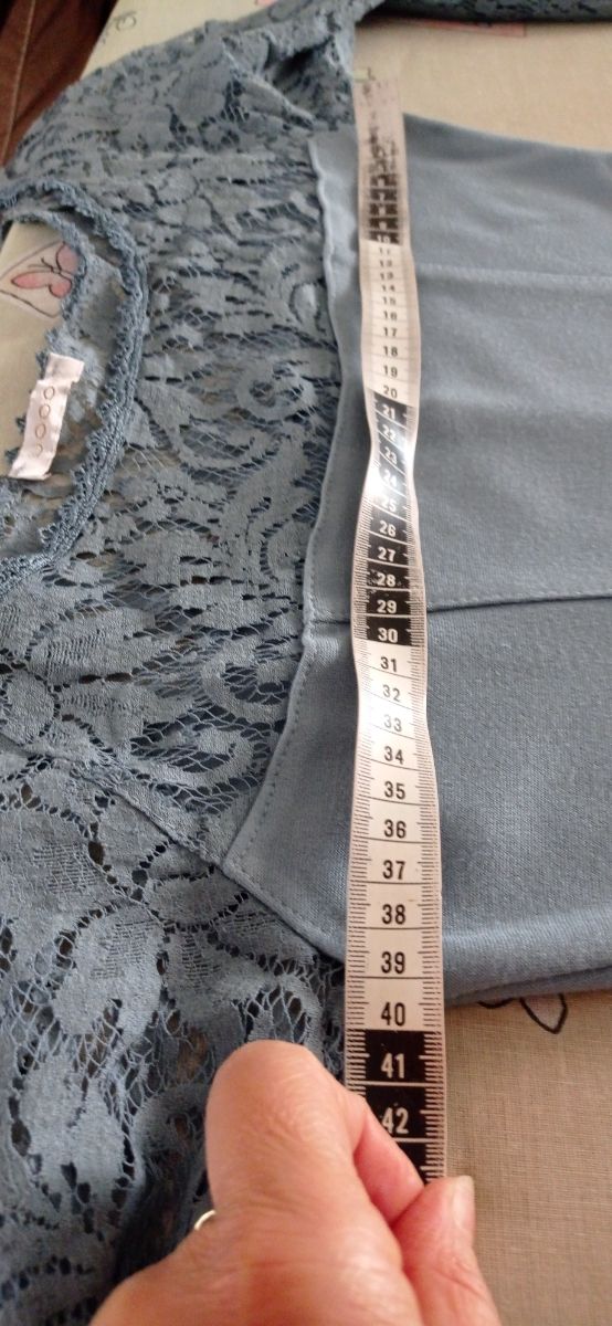 Bonito Vestido entallado con encaje 