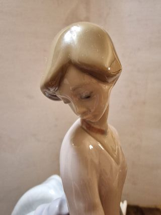 Figura de LLadro  Flores en el Jardin
