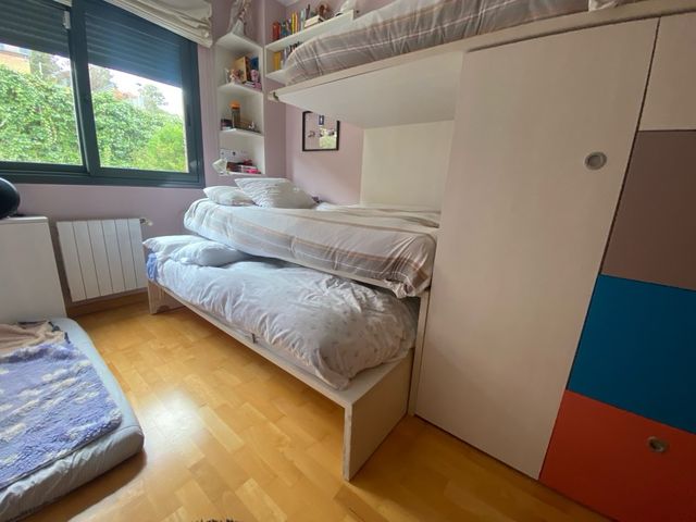 URGE. habitacion entera de 3 camas con colchones.