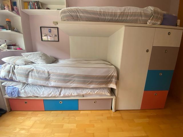 URGE. habitacion entera de 3 camas con colchones.