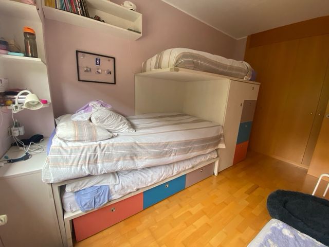 URGE. habitacion entera de 3 camas con colchones.