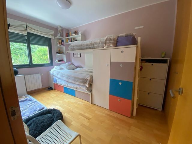 URGE. habitacion entera de 3 camas con colchones.