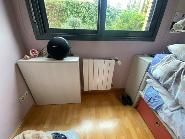 URGE. habitacion entera de 3 camas con colchones.