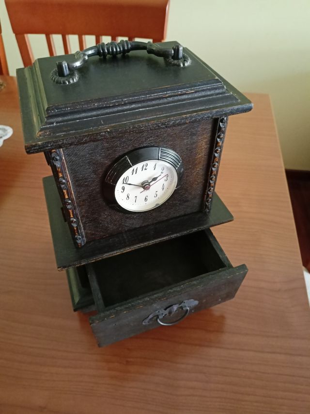 Reloj de madera.