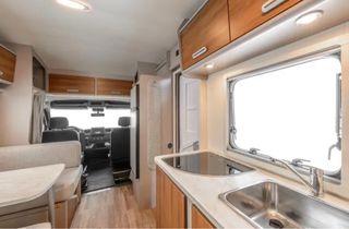 Autocaravana de 6 plazas 
