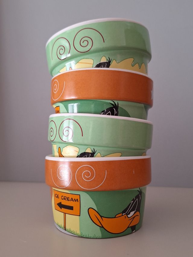 Duffy Duck cups Warner Bros