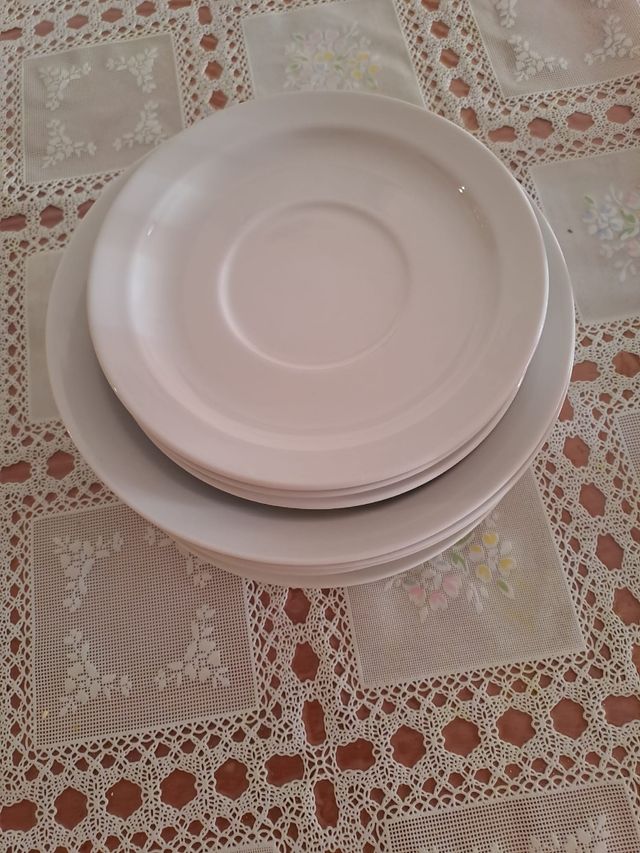 vendo  10 platos cómo nuevo