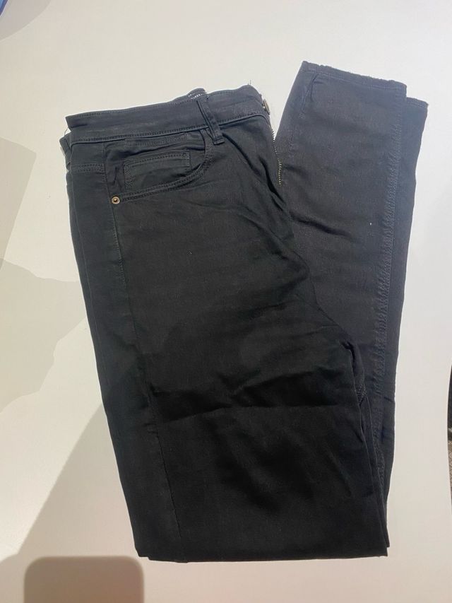 Pantalón vaquero pitillo negor  