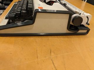 Máquina de escribir OLYMPIA antigua