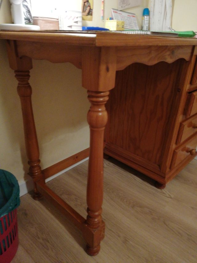 Mesa de estudio provenzal