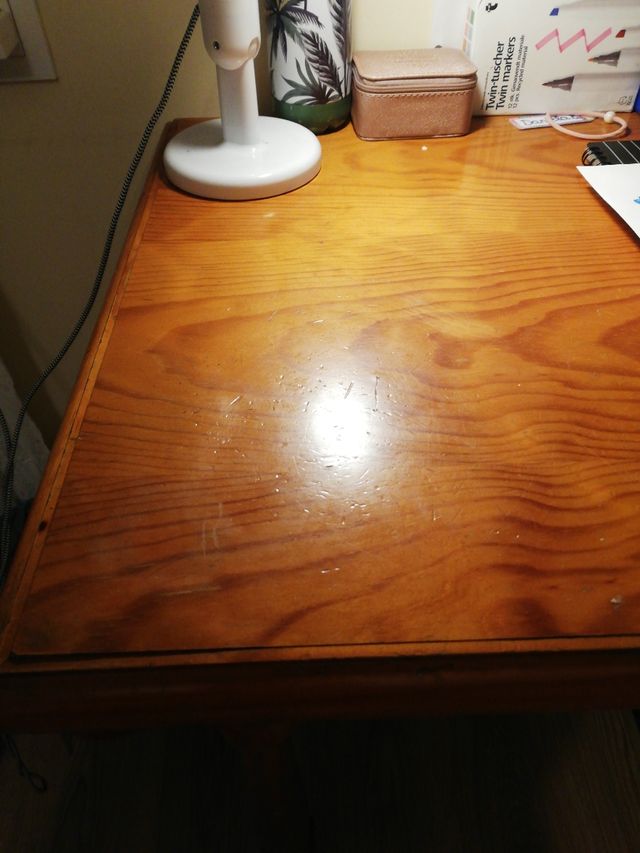 Mesa de estudio provenzal