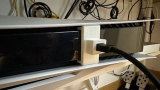 Soporte refuerzo cable Playstation VR2