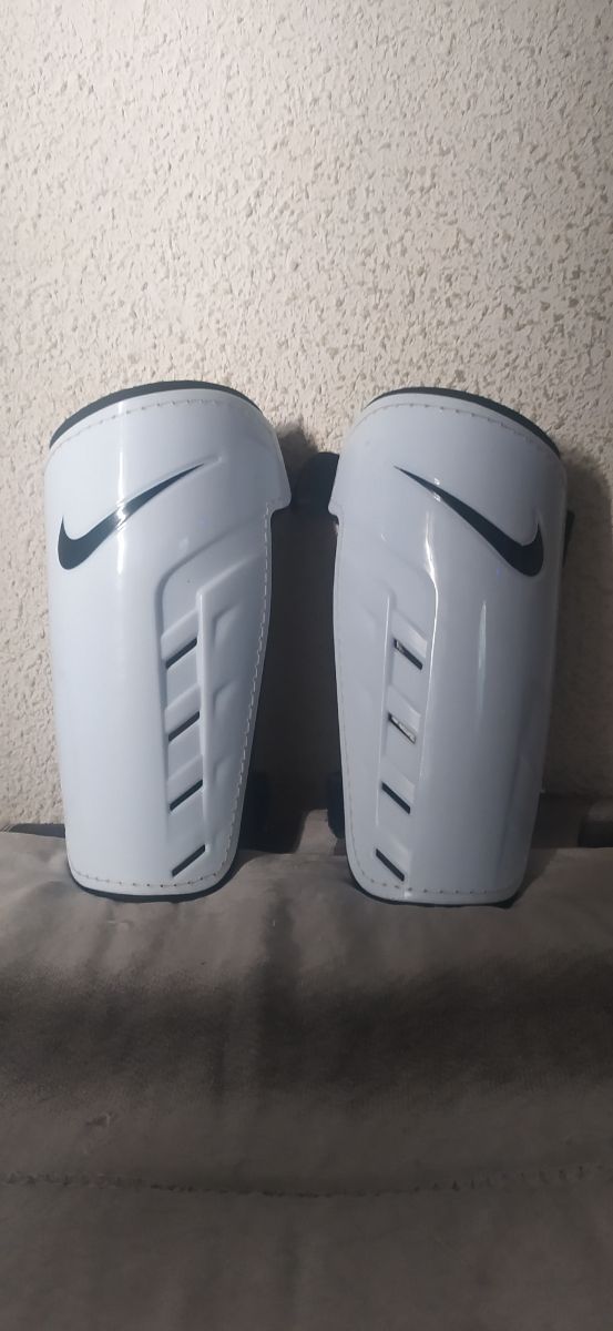 Espinilleras Nike