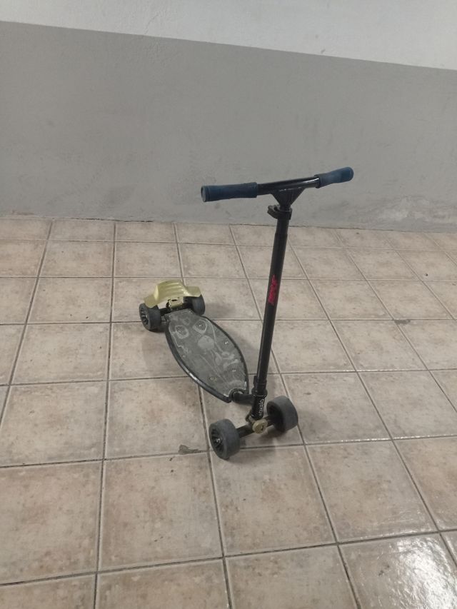 URGE VENDER!!!!!!patinete de 4 ruedas 
