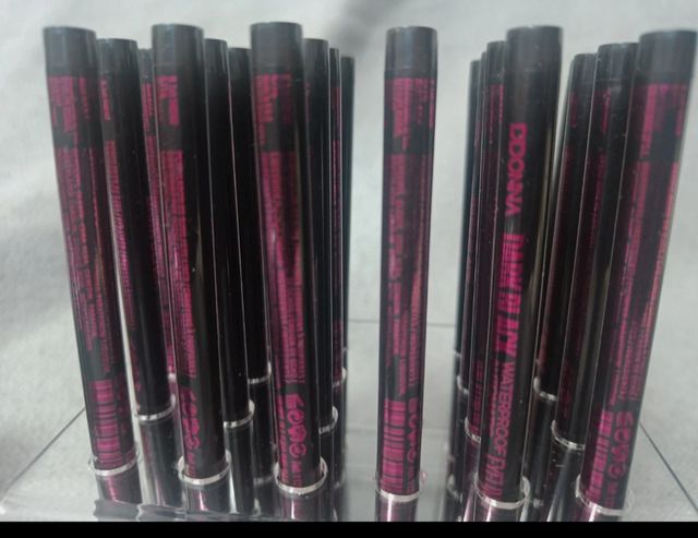 Eyeliner waterproof negro