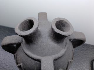 Vasija, cántaro de barro refractario hecho a mano.