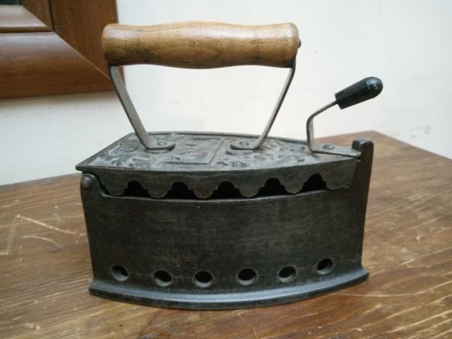 Ferro da stiro in ghisa