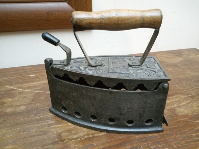 Ferro da stiro in ghisa