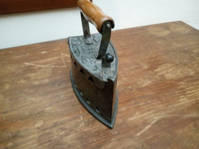 Ferro da stiro in ghisa