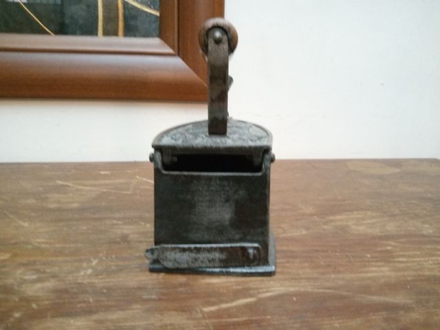 Ferro da stiro in ghisa