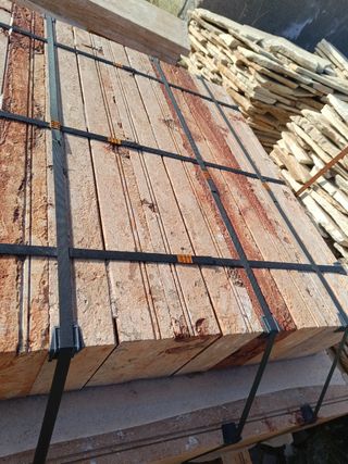 Travertino rojo. Bordillo