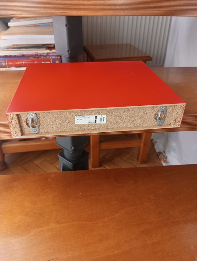 Estante vermelha, pequena. IKEA