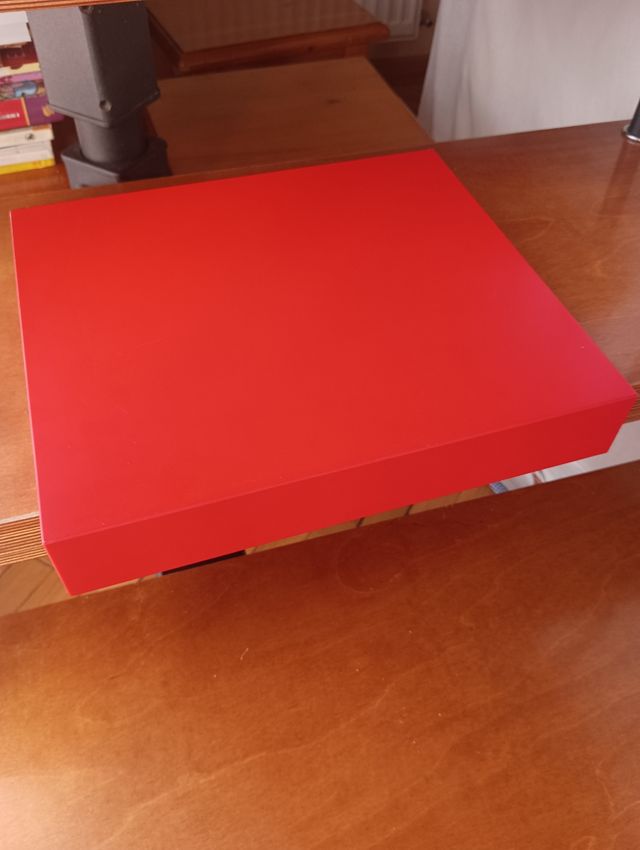 Estante vermelha, pequena. IKEA
