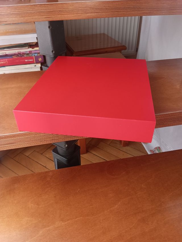 Estante vermelha, pequena. IKEA
