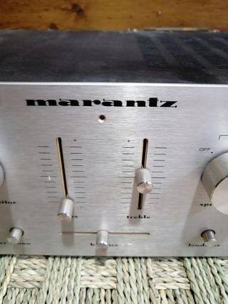 Tocadiscos y amplificador