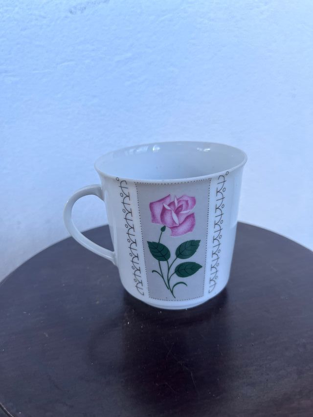 set 4 tazze vintage bianche con rosa