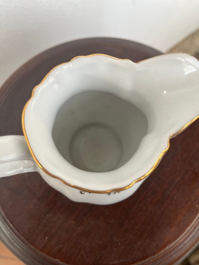 Lattiera piccola vintage bianca e oro