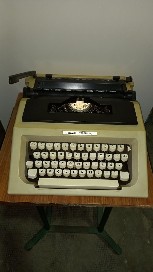 Macchina da scrivere Olivetti